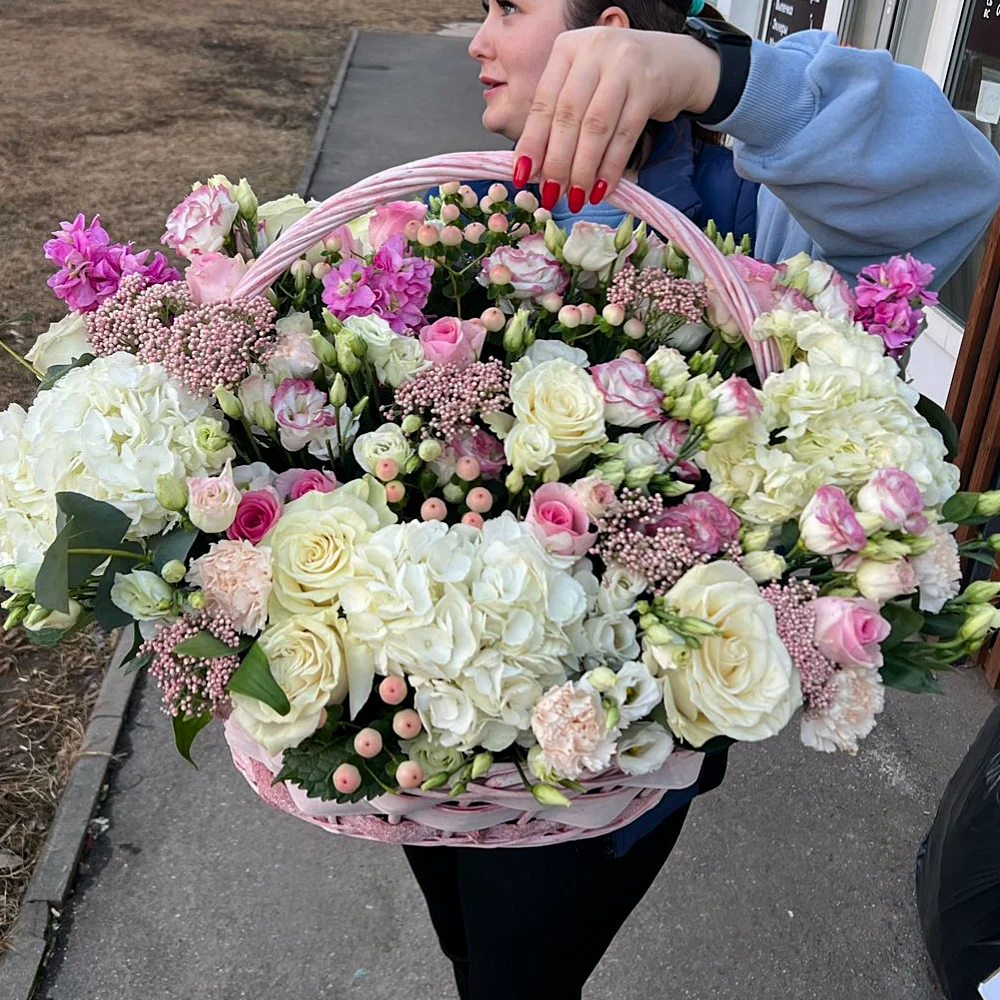 Корзина с цветами Изумрудное чудо